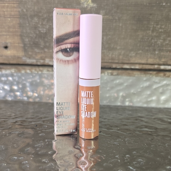 Kylie Cosmetics Tan Liquid Matte Eyeshadow - An Actual Mood, NWT - Picture 1 of 3